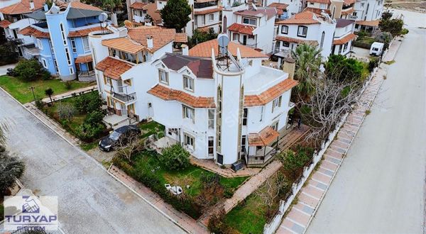 TURYAP SİSTEM'den Satılık bakımlı Tripleks Villa