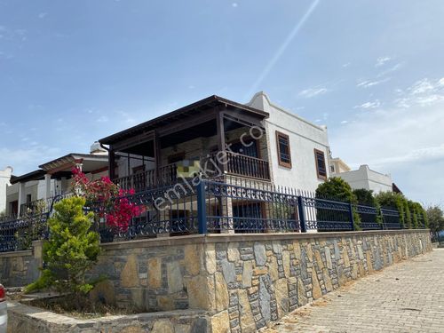  Gültan Sitesinde Köşe Dubleks Deniz Manzaralı Villa