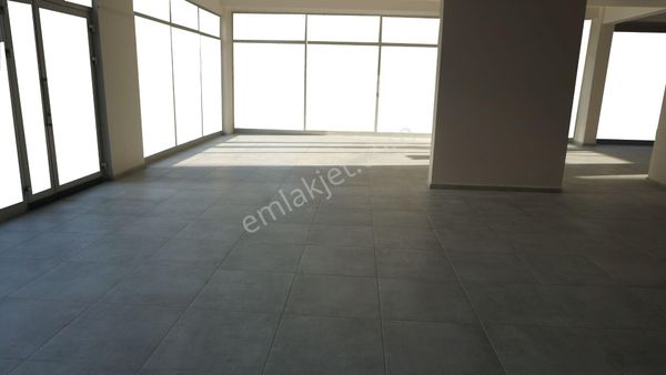  MENEMEN KOYUNDEREDE KİRALIK DÜKKAN 200 M2 TUVALETİ VAR