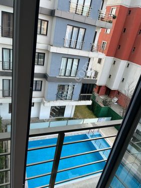 Çekmeköy Taşdelen Mah Site İçerisinde 1+1 65m2 Balkonlu Arakat Daire