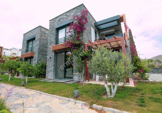 Bodrum Akyarlar'da Lüks 4+1 Villa: Havuz Keyfi ve Denize 200m
