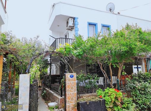 ürkmez Doğanbey de satılık 4+1 bahçeli geniş veranda li villa