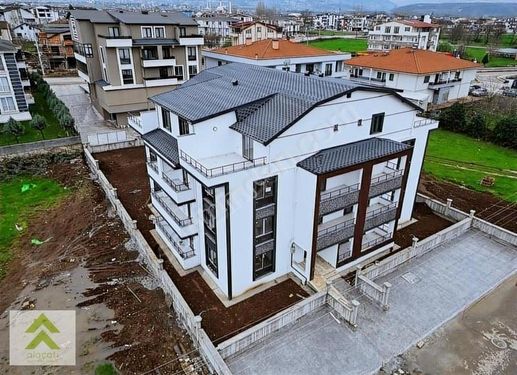 ALAÇATI'DAN MÜKEMMEL KONUMDA SATILIK 3+1 ARAKAT DAİRE