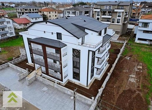 ALAÇATI'DAN ASANSÖRLÜ GENİŞ TERASLI 3+1 SATILIK DAİRE