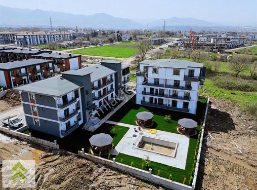 ALAÇATI'DAN HAVUZLU SİTE İÇERİSİNDE ARAKAT 3+1 SATILIK DAİRE