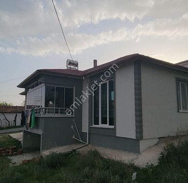 Amasya Suluova Girne Mahallesi köşe parsel Satılık müstakil ev 