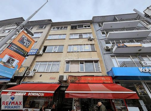 Kadıköy 'de Nadir Bulunan Konumda Metrobüs Yanı,Kiralık 2+1 !!!!