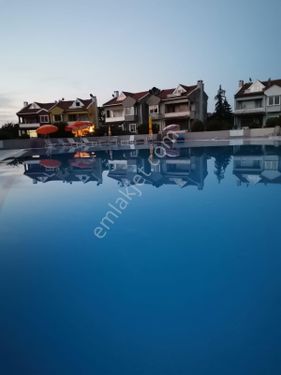 Sinop/Merkez Akliman Akkent Sitesinde Satılık Havuzlu Villa