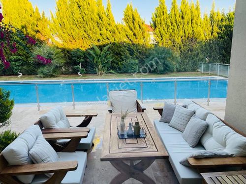 Döşemealtı Yeşilbayır'da Süper Lüks Eşyalı Müstakil  Havuzlu Satılık 5+1 Villa
