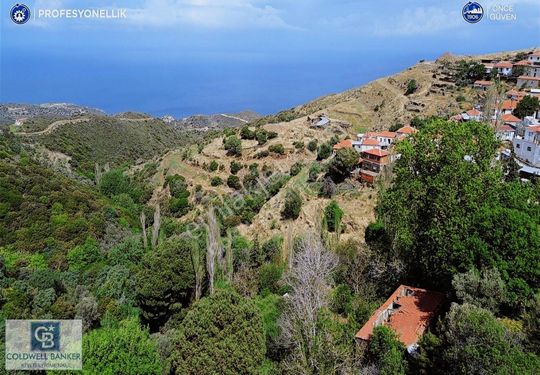 Karaburun Sarpıncık'ta Deniz ve Doğa Manzaralı 111 m2 Bahçe