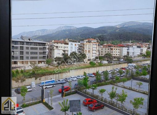 Manisa Meydan'da Doğa Manzaralı Satılık Çalışma Ofisi Fırsatı!