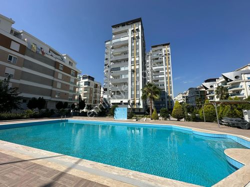 Antalya Konyaaltı Limanda denize 1200 metre 3+1 satılık havuzlu daire