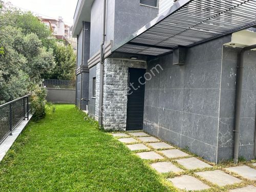 Kuşadası  güzelçamli mah Satılık tam mustakil bahçeli havuzlu 4+1 villa