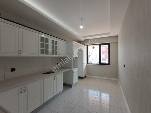  SAKARYA MAHALLESİ TRAMVAYA KENT PLAZAYA YÜRÜME MESAFESİNDE 2+1 SIFIR  GENİŞ SATILIK DAİRE