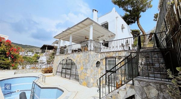 Bodrum Kumbahçe Satılık Deniz Manzaralı Havuzlu Tripleks Villa