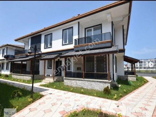  SAKARYA KARASU DA HAVUZLU SİTEDE MÜSTAKİL VİLLA SATILIK 3+1