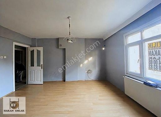 KOD 699-ZEYTİNBURNU 58 BULVARA PARALEL SOKAKTA 2+1 SATILIK DAİRE