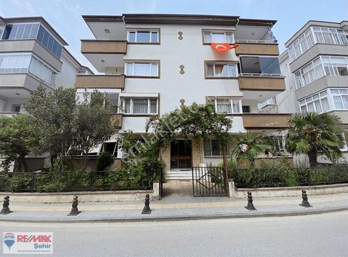 YALOVA REMAX ŞEHİR'DEN MERKEZDE SATILIK DAİRE.