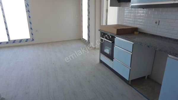  MENEMEN SEYREKDE 1+1 3 LÜ ANKASTIRA TAKILI ASANSÖRLÜ SIFIR DAİRE