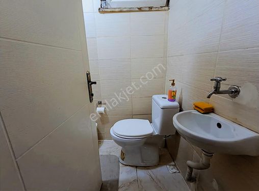 Pendik Çamçeşme Mahallesinde cadde üstü satılık 3+1 daire