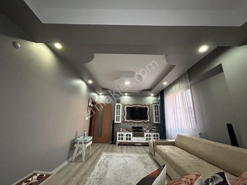 AKÇİL GAYRİMENKUL DEN İSKANLI KOMBİLİ CAM BALKONLU ARA KAT SATILIK 2+1 DAİRE