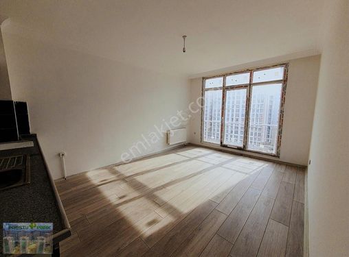 Hayat Park 4 Sitesinde SATILIK 2+1 90m2 TAKASA UYGUN