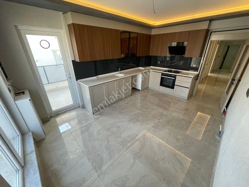  OVACIK MAH'DE SEMT PAZARI DİBİNDE 2 TARAFI CADDE OLAN SIFIR 3+1 SATILIK DAİRE