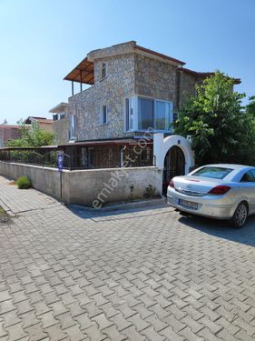 Kuşadası Davutlar da Sezonluk kiralık Lüks 3 Katlı villa 