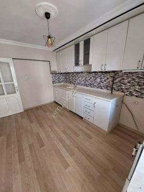 DOĞRU GAYRIMENKULDEN 3+1 DOĞALGAZLI ARAKAT OTOPARKLI YOLA CEPHE ARAKAT DAİRE