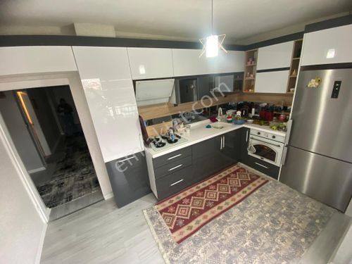  MALAZGİRT MAH 3+1 FULL YAPILI ARA KATTA GENİŞ BALKONLU CADDE ÜSTÜ DAİRE