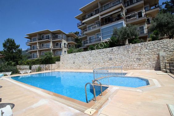  Didim Akbükte Havuzlu Sitede Satılık Deniz Manzaralı 2+1 Eşyalı Daire