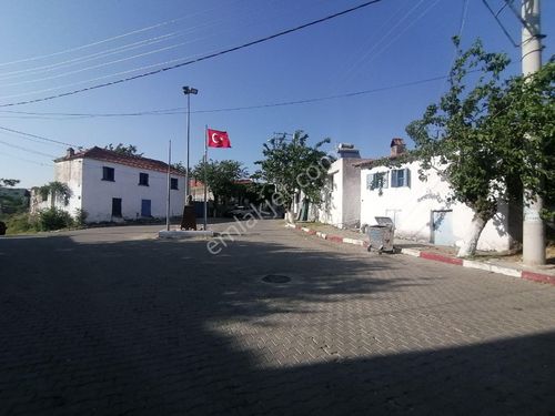 İzmir Menderes Akçaköy Merkez de Satılık Ev ve 2 Dükkan 