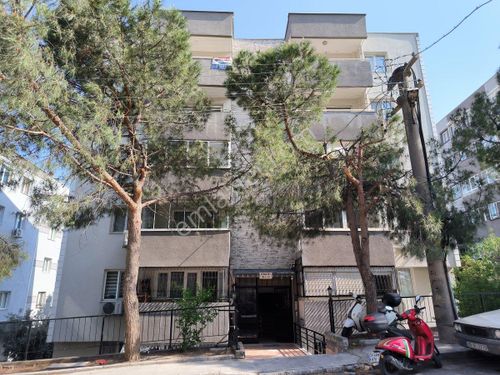 İzmir Maliyeciler Sitesi Kâtip Çelebi Hastanesi Yakını 3+1 Kiralık Daire
