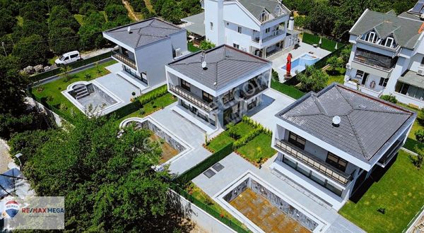 Antalya Kemer Yenimahalle'de 4+1 Satılık Sıfır Villa