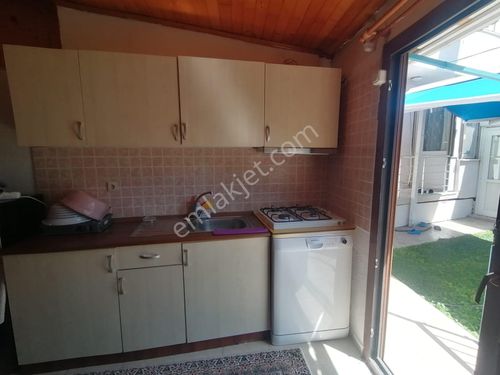 Foça Merkezde Eşyalı Kiralık Zemin Kat 2+1 Daire