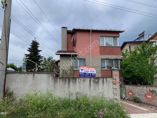 Altınova, Tavşanlı Beldesinde 4+1 Kiralık Villa