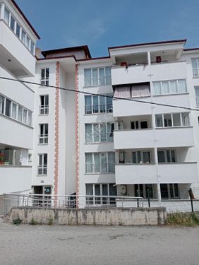 Karabük 100.yıl mahallesinde ara kat eşyalı 1+1 daire kiralıktır  