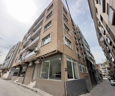 Karşıyaka Anadolu Caddesi Yakını Köşe Dükkan 