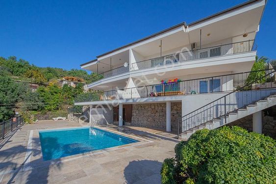  Alanya Cikcilli'de Deniz Manzaralı Kiralık 3+1 İkiz Villa