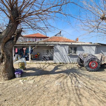 Denizli Pamukkale Karakurt Mahallesi'nde şehir manzaralı arsa içinde satılık 2+1 müstakil ev