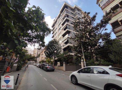 Kadıköy Göztepe Tütüncü Mehmet Efendi Caddesine 2. Bina Satılık