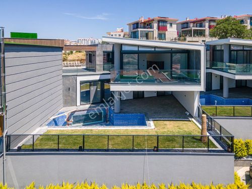 Marinanın Kalbinde Emsalsiz Deniz Manzaralı Özel Havuzlu Yeni 4+2 Villa