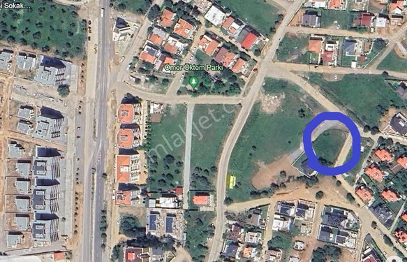  Yelki'de ana caddeye iki paralel sokakta 15/30 imarlı 900m2 arsa