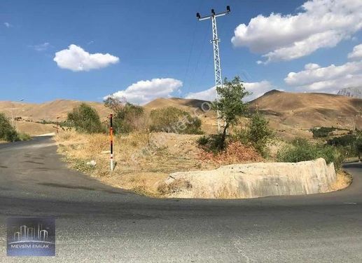 HAKKARİ MERKEZ KIŞLA YOLU SATILIK 4.373 m2 YOLA SIFIR TARLA