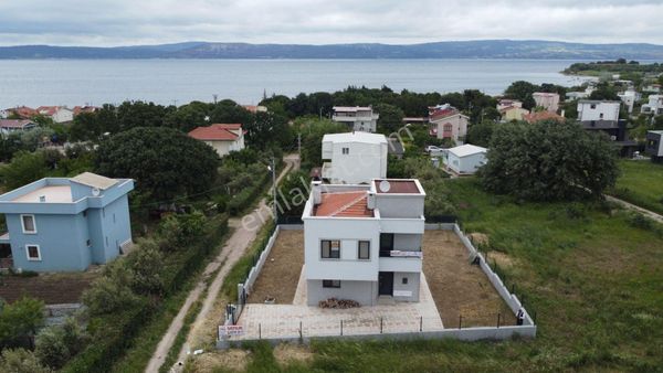 Çanakkale Saltık'da Denize Yürüme Mesafesinde Satılık Villa