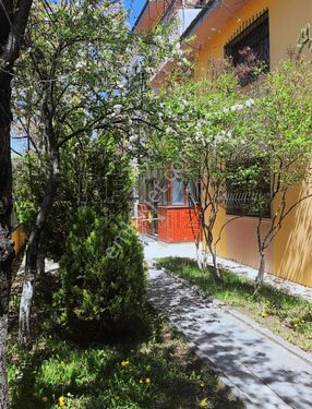 Re/max Kırmızı'dan Yıldızkent'te Kiralık 5+1 Tripleks Villa