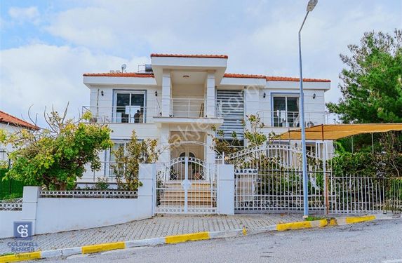Kıbrıs Girne de Deniz ve Doğa Manzaralı Satılık Villa