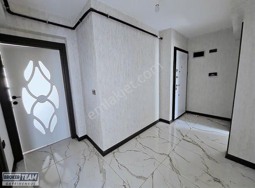 ÖZLÜCE MH ÖZLÜCE TAKSİ DURAĞI ARKASINDA 2+1 SATILIK DAİRE