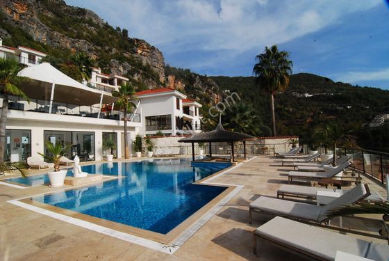 Alanya Tepe  Mah  OASİS SKY CLUB' TA Satılık Özel  Yüzme  Havuzlu Villa