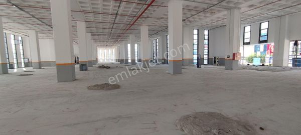 AKÇABURGAZ SANAYİ'DE 2100 M2 H 4.35 1. KAT KİRALIK DEPO